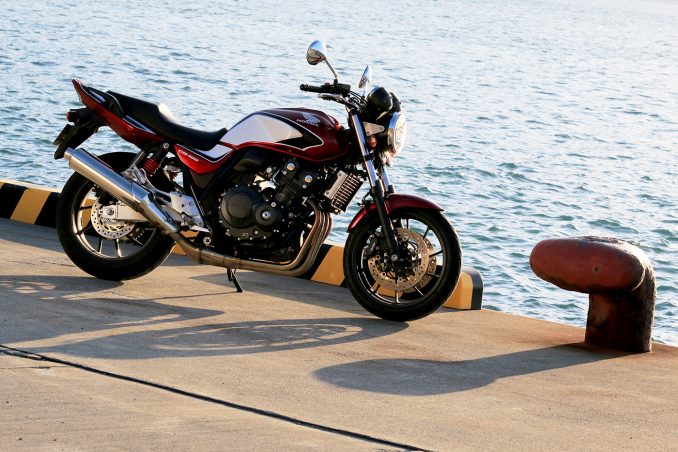 度量が違う。今あるバイクの中で『CB400SF』の守備範囲の広さは世界一 