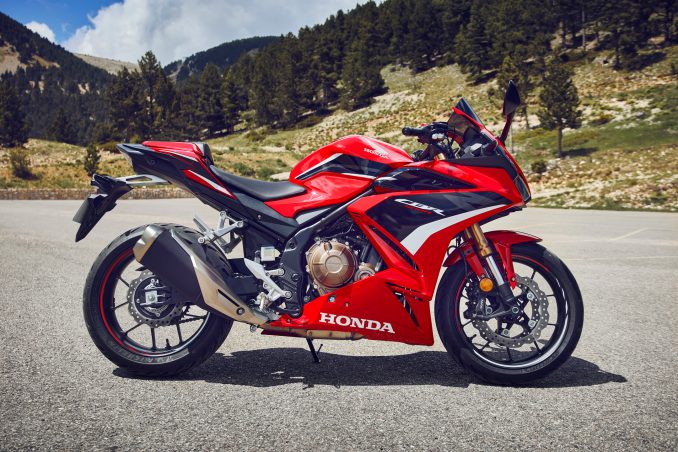 22年モデル『CBR400R』登場！スポーツ性能を追求し、ダブルディスク