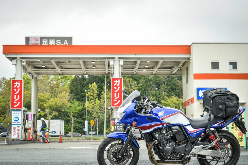 【はじめての高速道路③】ガソリンスタンドがある「SAの間隔」って？高速道路では『燃料給油』のタイミングを常に意識しよう！【バイクライフ・ステップアップ講座／ガソリン給油 編】