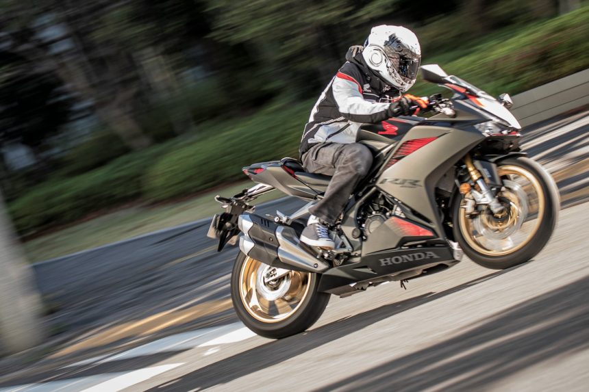 CBR250RRの謎…本格派250ccスポーツバイクなのに『乗り心地も快適』って ...