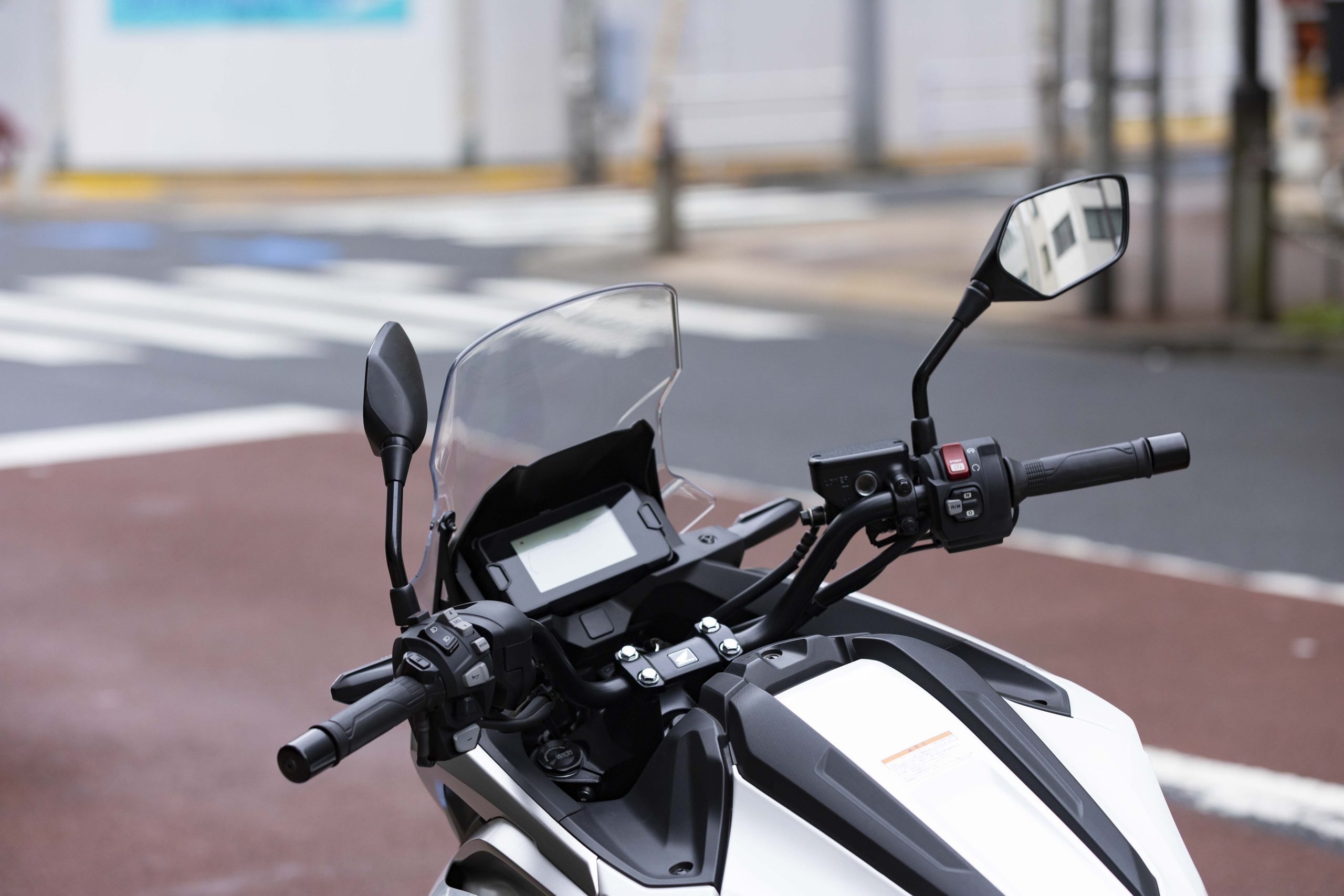 バイクのミラーがグラグラに!? 調整して直すにはどうすればいい？【脱