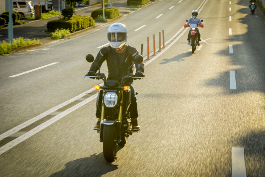 セカンドバイクにもぴったりな原付二種GROM(グロム)はツーリングを楽しめる？250ccのバイクと一緒に走って見えてきたグロムならではの魅力