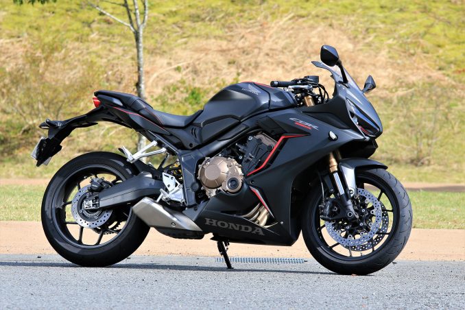 Cbr650rってどんなバイク 燃費や足つき性 装備などを解説します ホンダバイク資料室 Cbr650r