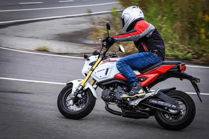 街乗りも最強 グロム がビギナーからベテランまで支持される3つの理由 原付二種で楽しむホンダのバイク 第2回 Honda Grom 後編 ホンダゴー バイクラボ