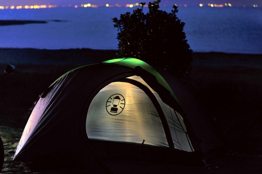 実はとってもカンタン ツーリング用テント を素早く立てるコツって バイクキャンプ Go Go 一般的なテントの張り方 ホンダゴー バイクラボ