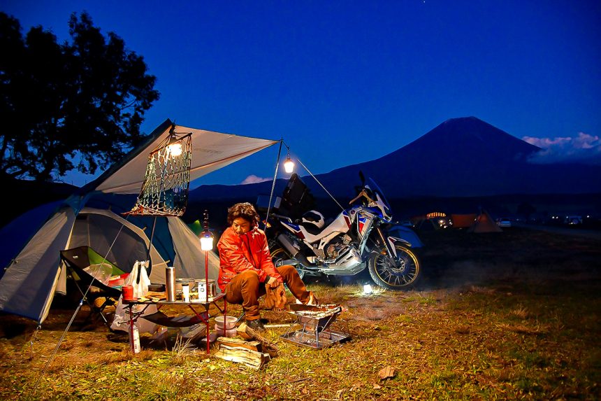 余裕の積載力と走行性能でキャンプも楽勝 旅するバイク Crf1100l Africa Twin でレンタルバイク富士山ソロキャンプ