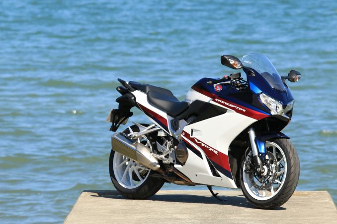 Vfr800fってどんなバイク 燃費や足つき性 装備などを解説 ホンダバイク資料室 Honda Vfr800f 19