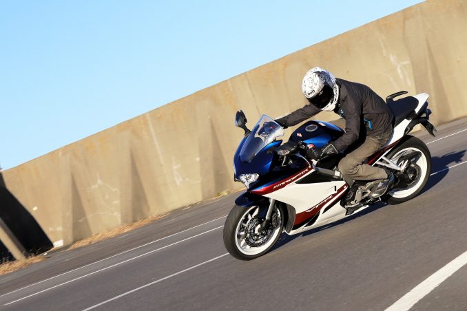 ホンダ愛あふれるライダーへ そして長年バイクを乗り継いできた人に Vfr800f をおすすめしたい 次はどれ乗る レンタルバイク相性診断 Honda Vfr800f