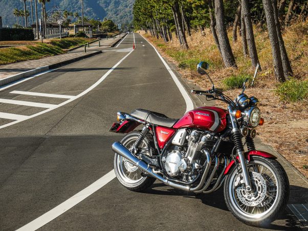 Cb1100 Exの走りは 他の Cb と狙ってるものがちょっと違う ホンダの道は一日にして成らず 第12回 Honda Cb1100 Ex 走り編