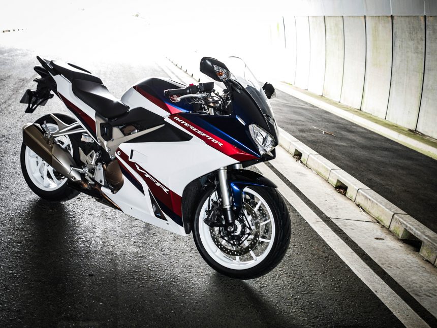 ホンダが好きなら Vfr800f っていう大型バイクのことを知っておいて損はない ホンダの道は一日にして成らず 第7回 Honda Vfr800f 前編