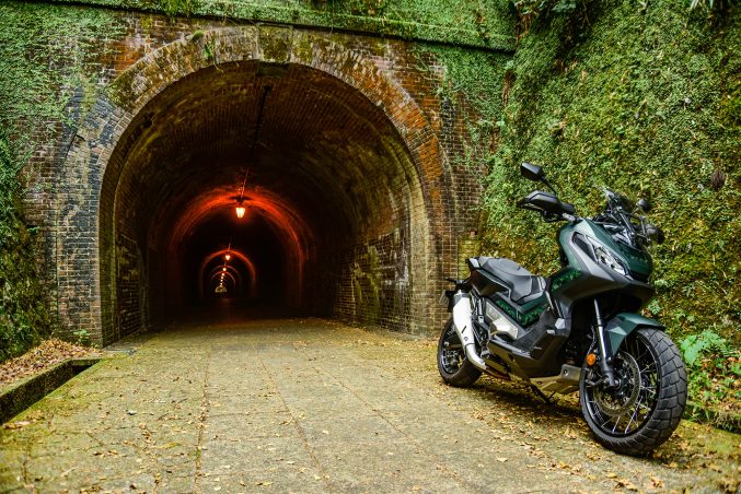 バイクはマニュアルじゃなきゃ と思ってるライダーには衝撃の1台 次はどれ乗る レンタルバイク相性診断 Honda X Adv ホンダゴー バイクラボ