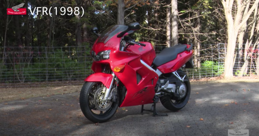 動画 Vfr Rc46 ツアラー性とスポーツ性を高レベルで両立させたv型4気筒 ホンダ歴代バイク今昔図鑑 Vfr 1998年 編 ホンダゴー バイクラボ