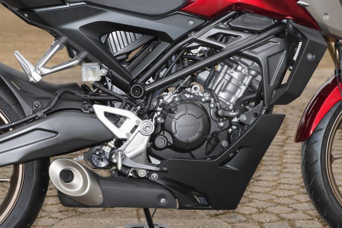 原付二種 125ccバイクの Cb125r がエンジンと足まわりを強化 パワーアップして新発売 ホンダ21新車ニュース Honda Cb125r 編