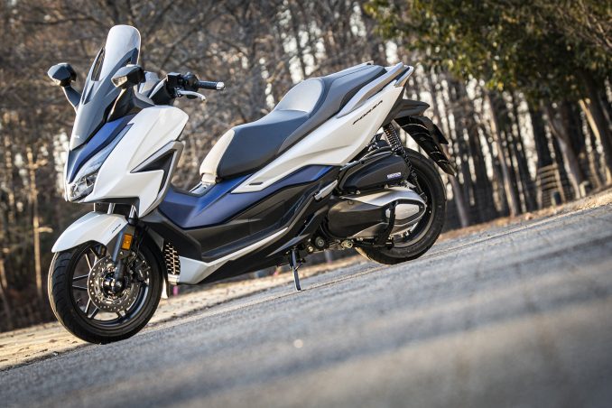 新車 250ccスクーター フォルツァ が新型エンジンを搭載して新発売 価格と発売日は ホンダ21新車ニュース Honda Forza 編