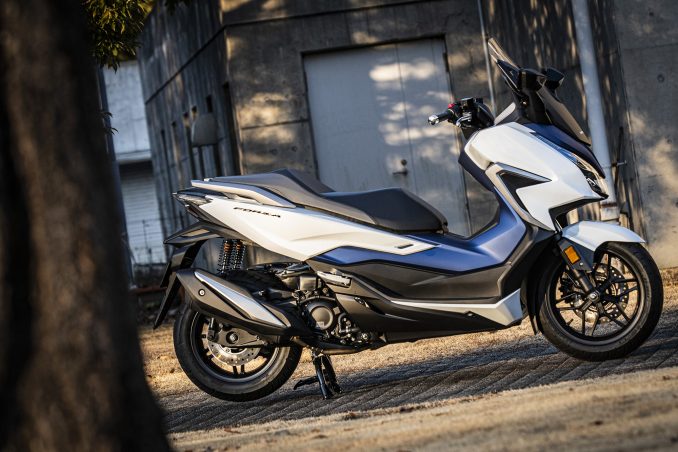 新車 250ccスクーター フォルツァ が新型エンジンを搭載して新発売 価格と発売日は ホンダ21新車ニュース Honda Forza 編