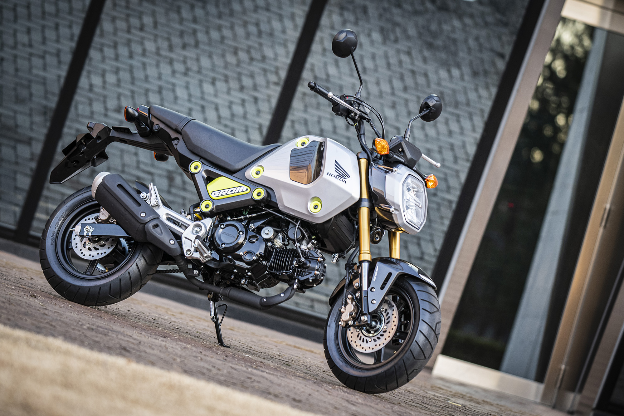 ついに国内正式発表 原付二種 125ccスポーツバイク グロム が新発売 価格と発売日も決定しました ホンダ21新車ニュース Honda Grom 編 ホンダゴー バイクラボ