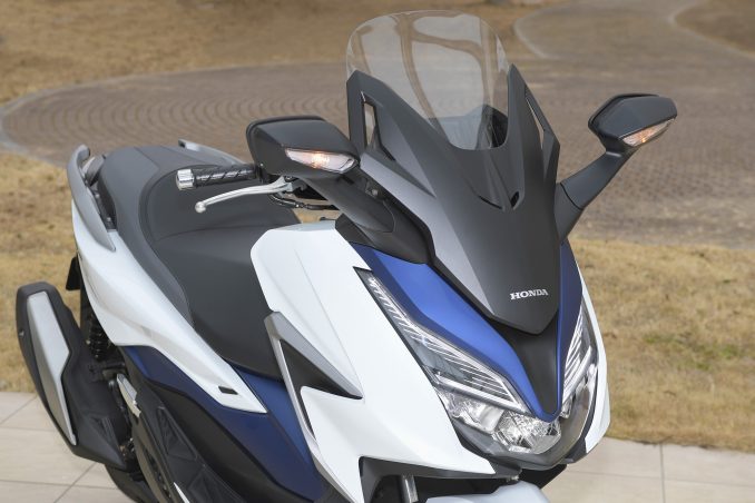 新車 250ccスクーター フォルツァ が新型エンジンを搭載して新発売 価格と発売日は ホンダ21新車ニュース Honda Forza 編