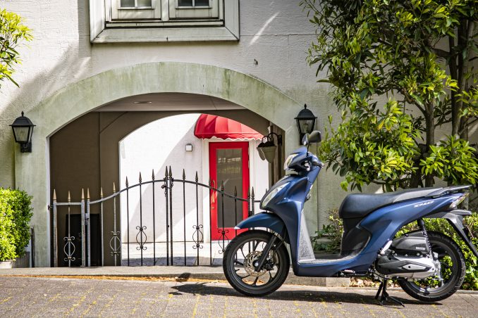 ディオ110 ってどんなバイク 燃費や足つき性 装備などを解説します ホンダバイク資料室 Honda Dio110 21 ディオ110 ってどんなバイク 燃費や足つき性 装備などを解説します ホンダバイク資料室 Honda Dio110 21