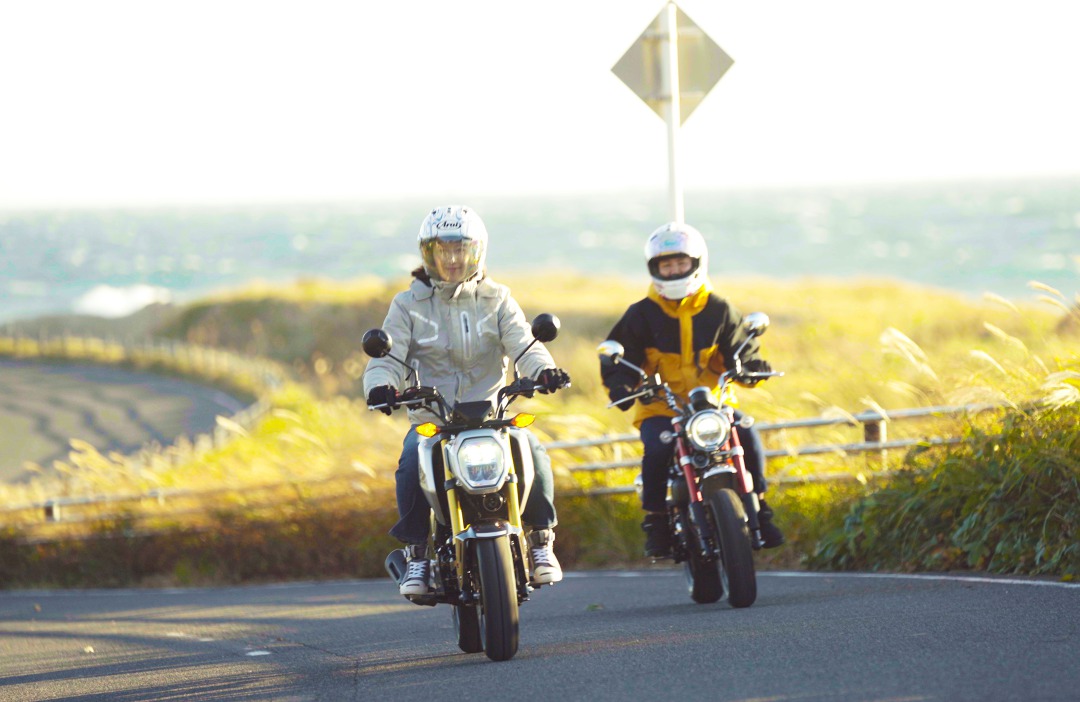 新しくなったモンキー125とグロムでわくわく女子ツーリング 目指せ 絶品黄金アジフライ