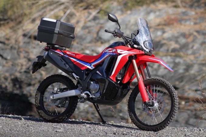 ワン キーシステムで使い勝手のいいcrf250 Rally ラリー 用トップボックス