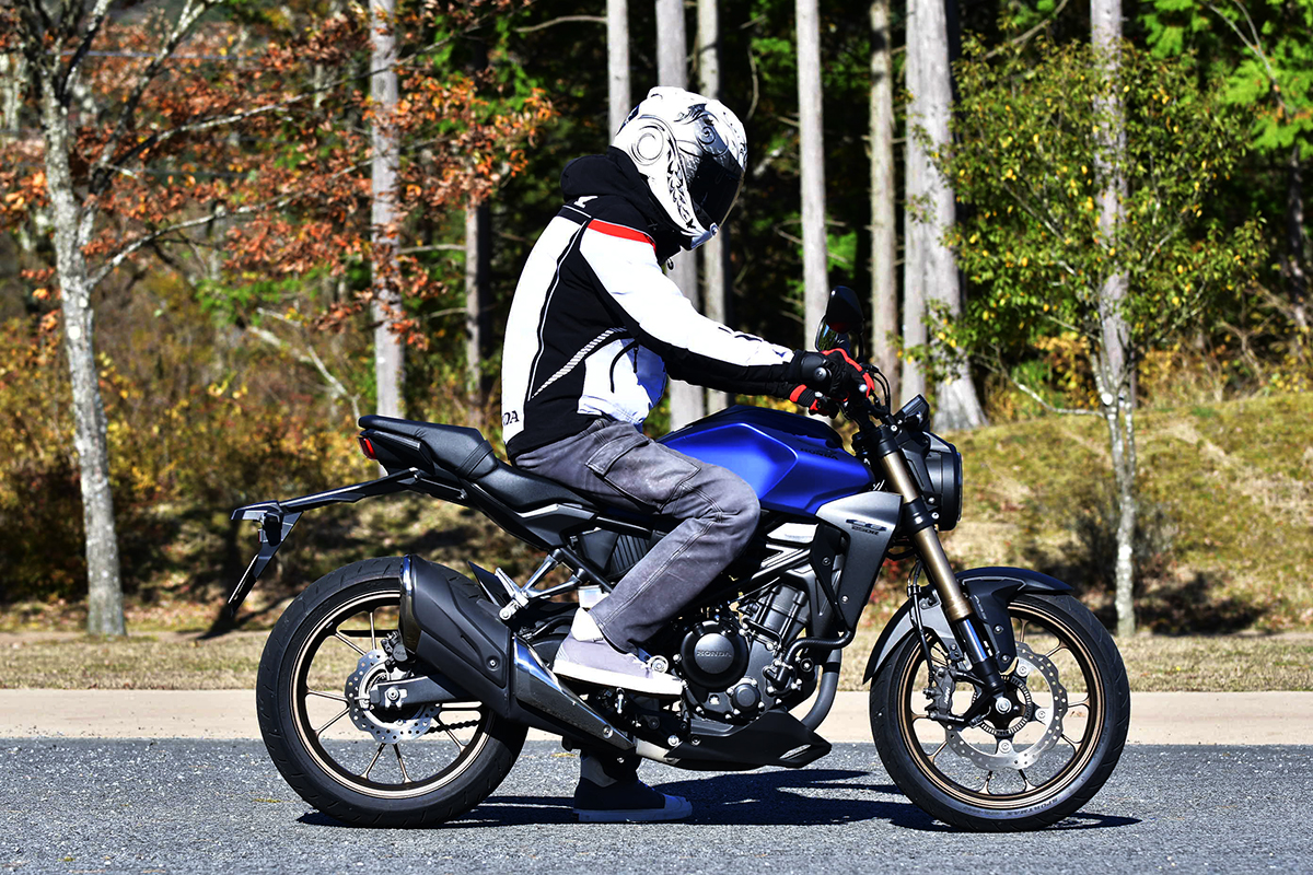 Cb250rってどんなバイク 燃費や足つき性 おすすめポイントや装備を解説します ホンダバイク資料室 250cc編 Honda Cb250r 21