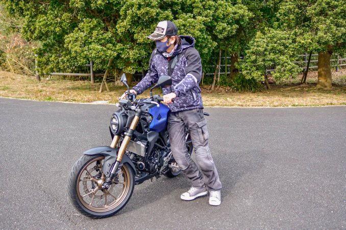 バイクの押し引き 上手くできる コツは 腕力に頼らない こと バイクライフ ステップアップ講座 バイクの操作 基本編 Safety