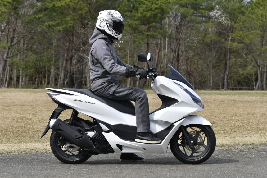 Pcx160 ってどんなバイク 燃費や足つき性 装備などを解説します ホンダバイク資料室 Honda Pcx160 21