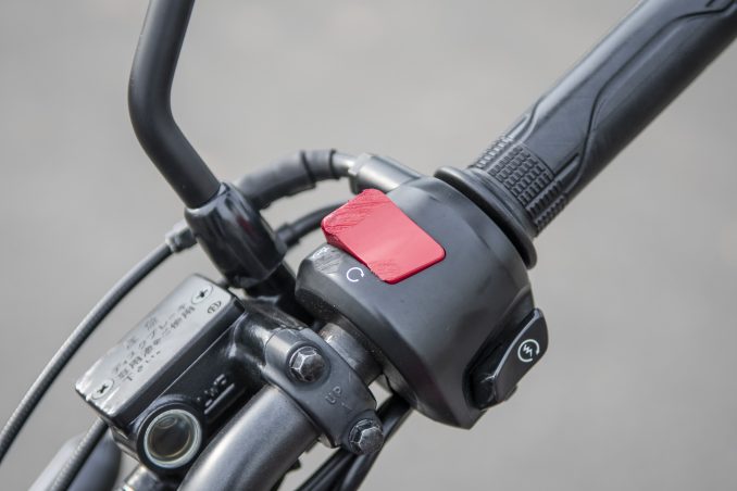 教習所の引き起こし 倒れたバイクを起こすのはパワーよりも コツ が大事 バイクライフ ステップアップ講座 バイクの起こし方 編 Safety