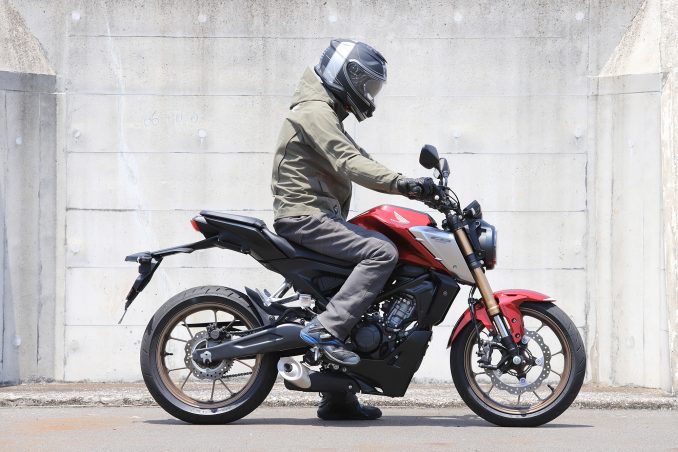 Cb125rってどんなバイク 燃費や足つき性 装備などを解説 ホンダバイク資料室 Honda Cb125r 21