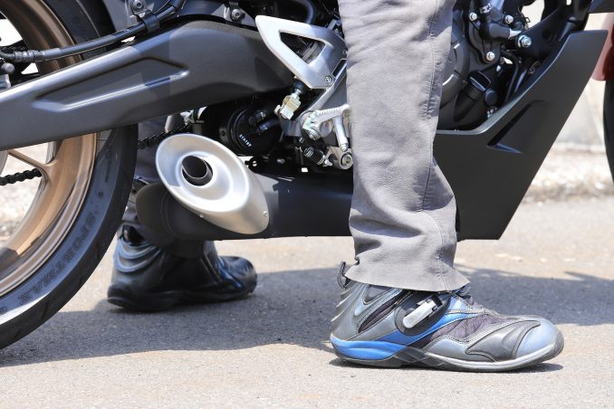 Cb125rってどんなバイク 燃費や足つき性 装備などを解説 ホンダバイク資料室 Honda Cb125r 21