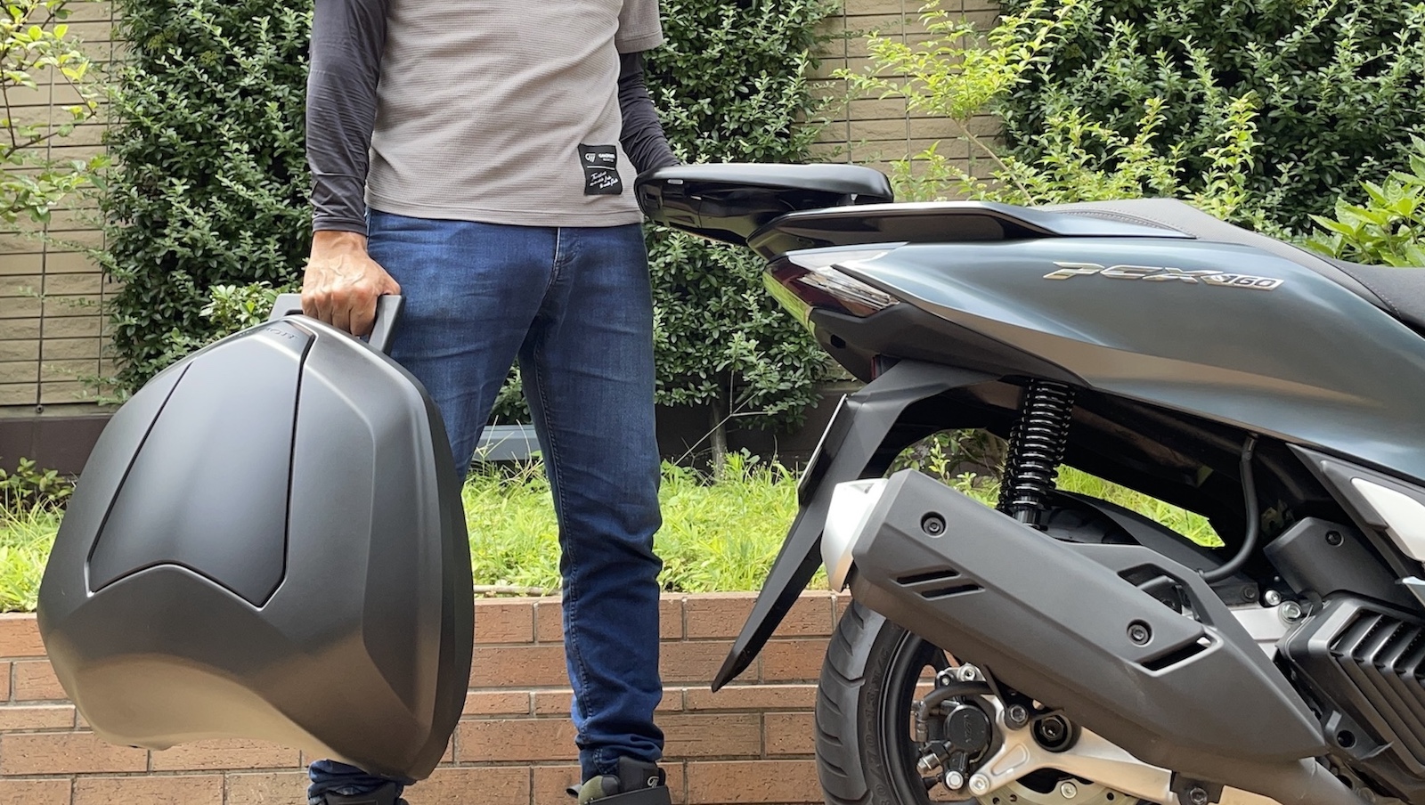 スマートキー対応リアボックスは神パーツ Pcx160との相性チェック