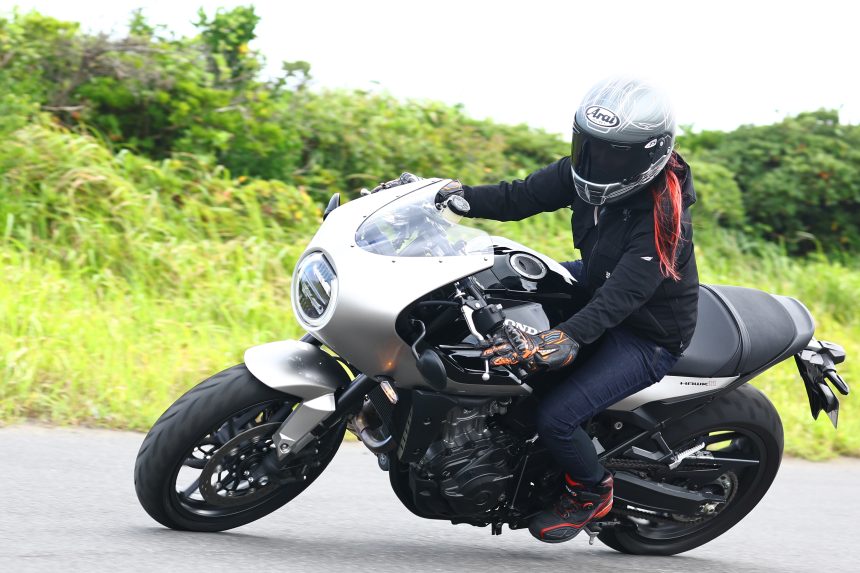 レーシング女子 岡崎静夏が じっくり乗ってみました Hawk 11編 Hawk 11が大きく変える バイクでスポーツする意味