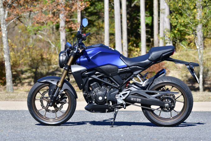 Cb250rってどんなバイク 燃費や足つき性 おすすめポイントや装備を解説します ホンダバイク資料室 250cc編 Honda Cb250r 21