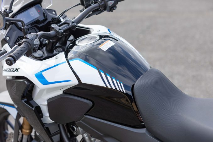 400xってどんなバイク 燃費や足つき性 おすすめポイントや装備を解説します ホンダバイク資料室 400x 22