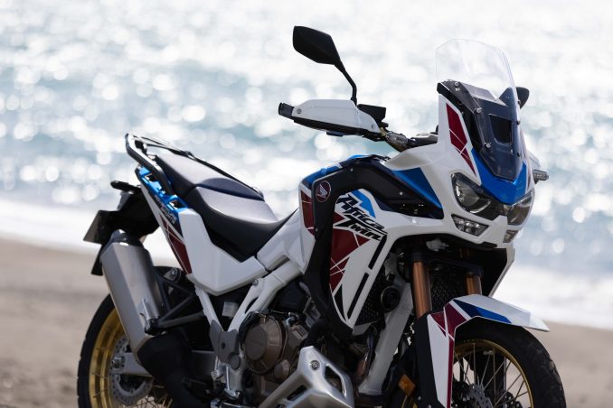 アフリカツインって パーフェクト ツーリング に最も近いバイクでは ホンダの道は一日にして成らず Crf1100l Africa Twin Adventure Sports Es 22 後編