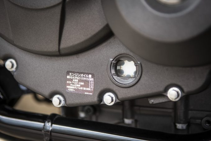 バイクの エンジンオイル って定期的に交換したほうがいいの バイクライフ ステップアップ講座 エンジンオイル交換 編