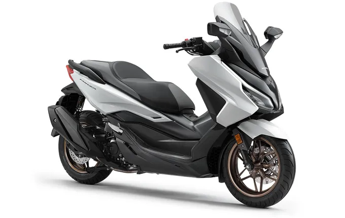 （株）滝川ホンダ販売でフォルツァをレンタル