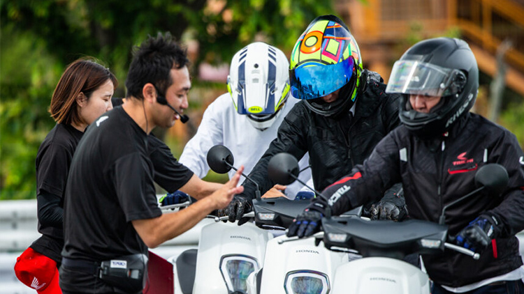 電動原付モデル「EM1 e:」は電動バイク経験者、電気自動車乗りが乗るとどう感じる？
